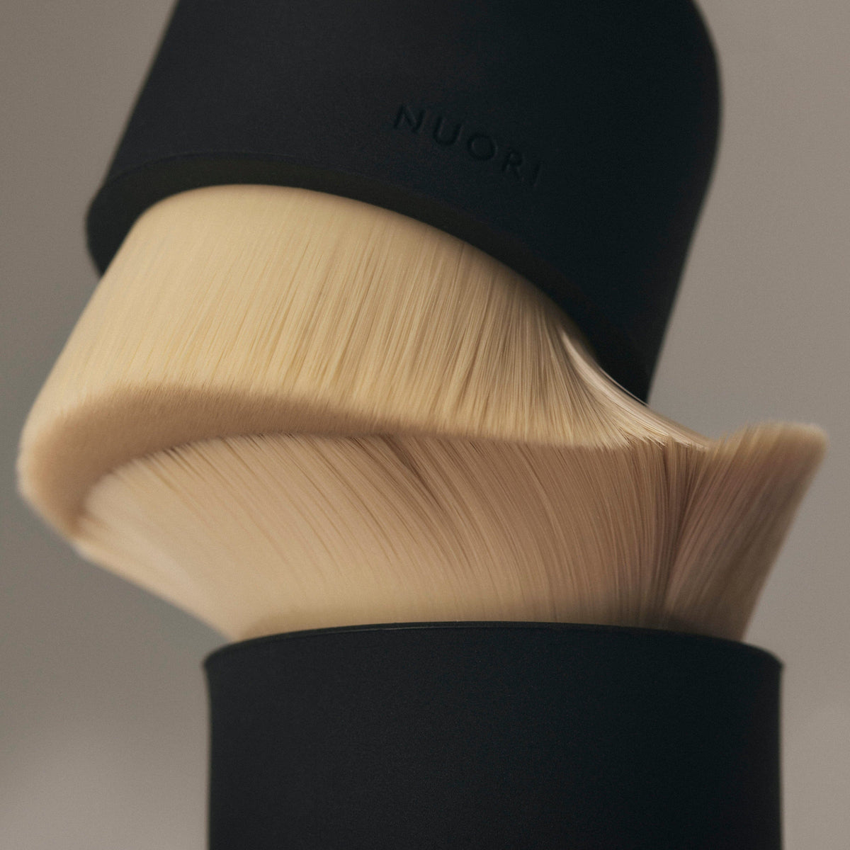 CARESSING FACIAL BRUSH / BLACK Accessories NUORI 